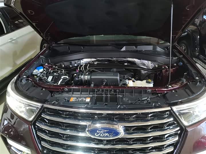 Фото 11 - Ford Explorer