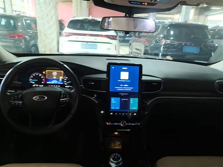 Фото 13 - Ford Explorer