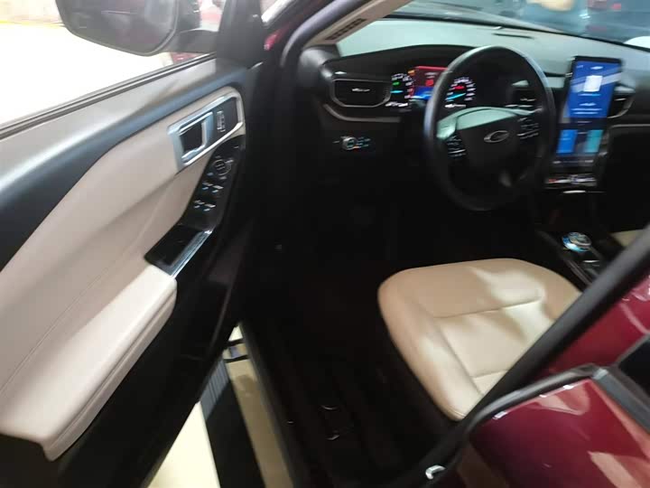 Фото 14 - Ford Explorer