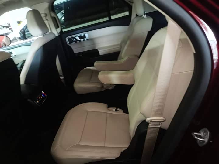 Фото 15 - Ford Explorer