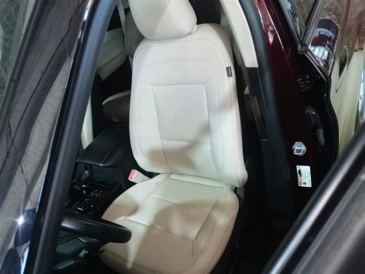 Фото 8 - Ford Explorer