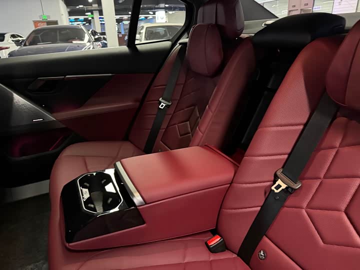 Фото 14 - BMW 5 Series