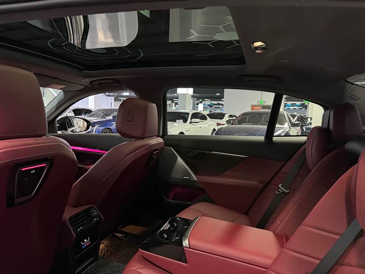 Фото 15 - BMW 5 Series