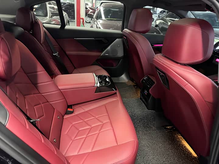 Фото 17 - BMW 5 Series