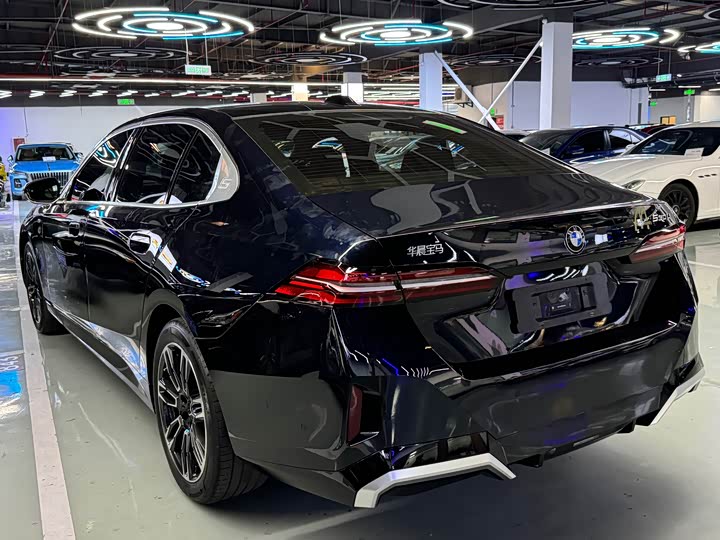 Фото 23 - BMW 5 Series