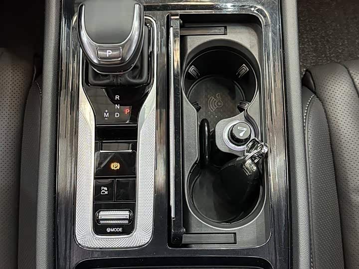 Фото 10 - Hongqi H5