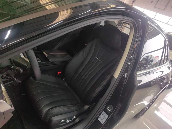 Фото 6 - Hongqi H5