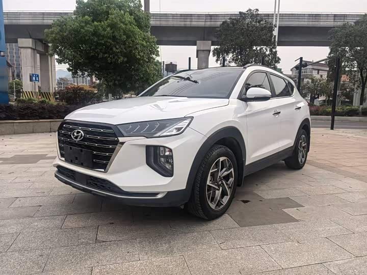 Фото 1 - Hyundai Tucson L