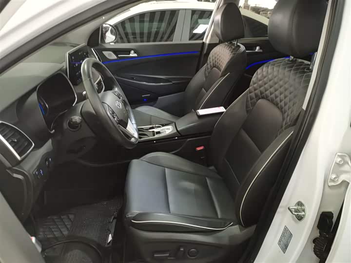 Фото 12 - Hyundai Tucson L