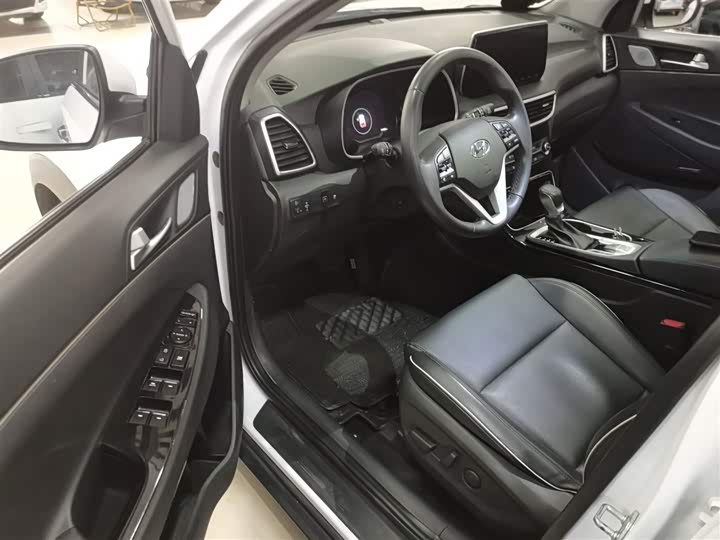 Фото 13 - Hyundai Tucson L