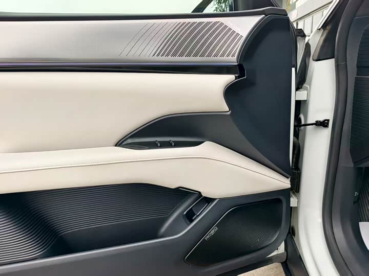 Фото 15 - Geely Jiyue 01