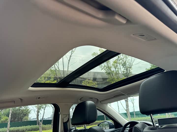 Фото 10 - Hongqi H5