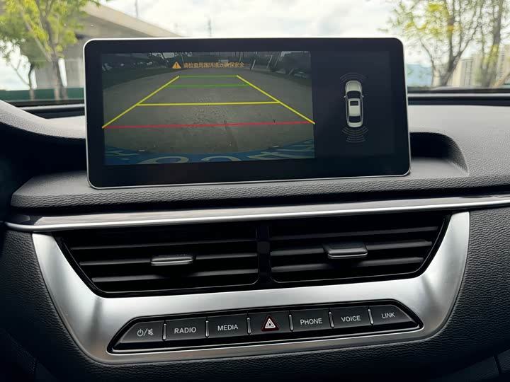 Фото 12 - Hongqi H5