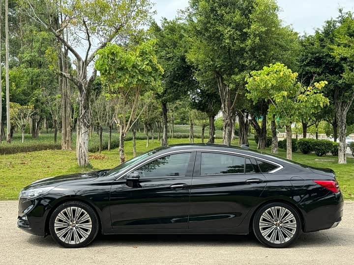 Фото 14 - Hongqi H5