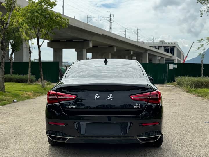 Фото 17 - Hongqi H5