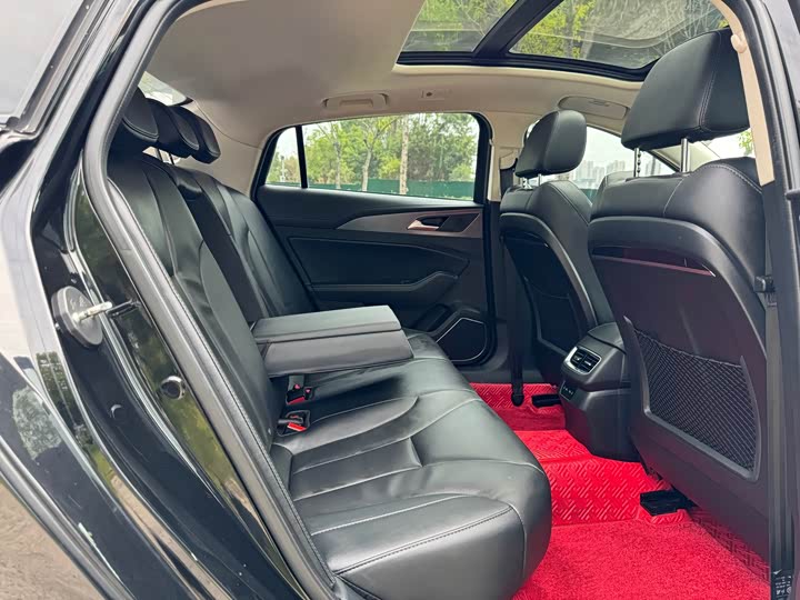 Фото 6 - Hongqi H5