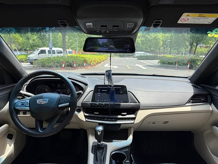 Фото 10 - Cadillac CT4