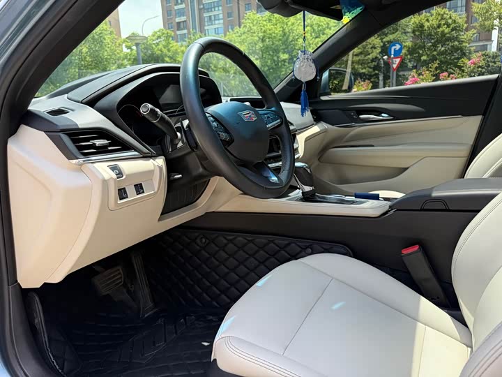 Фото 11 - Cadillac CT4