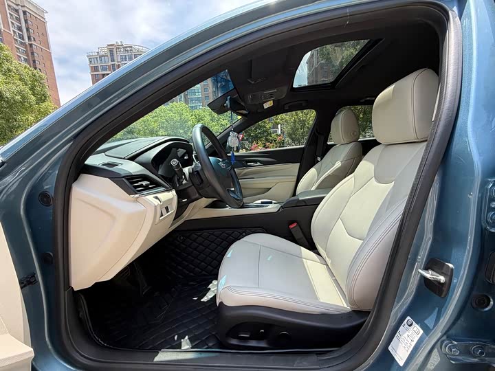 Фото 12 - Cadillac CT4