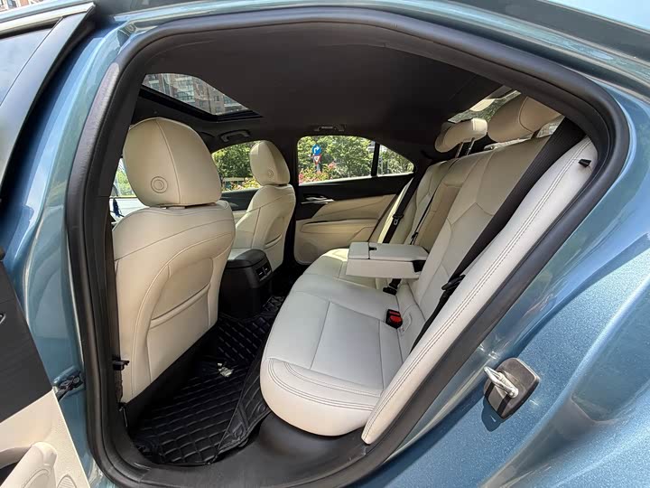 Фото 13 - Cadillac CT4