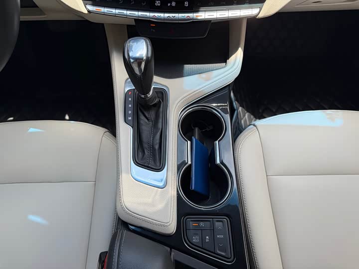 Фото 9 - Cadillac CT4