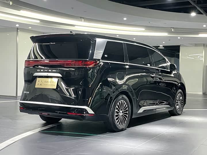 Фото 18 - Denza D9