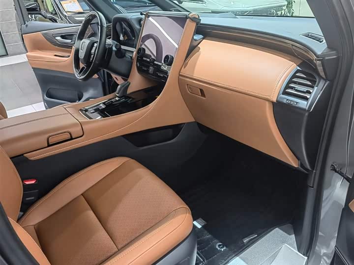 Фото 11 - Toyota Vellfire