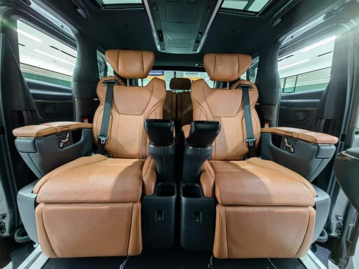 Фото 12 - Toyota Vellfire