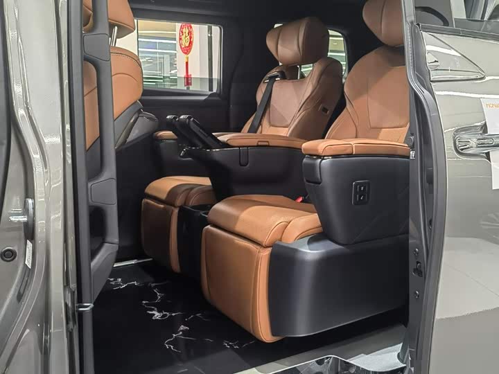 Фото 14 - Toyota Vellfire