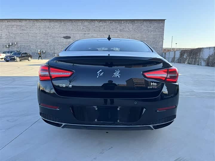 Фото 12 - Hongqi H5