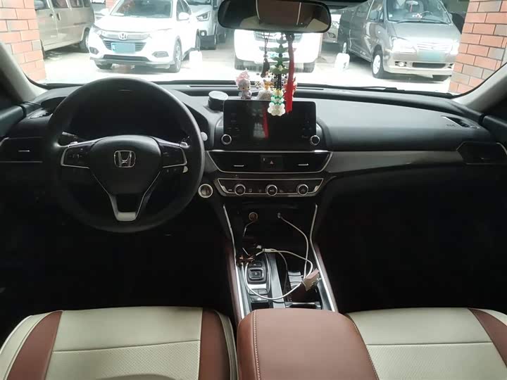 Фото 10 - Honda Inspire