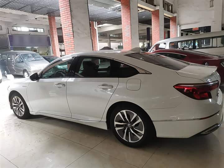 Фото 5 - Honda Inspire