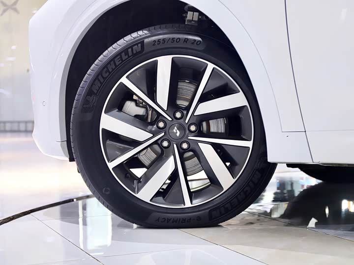 Фото 10 - LiXiang L7