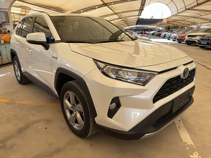 Фото 2 - Toyota RAV4