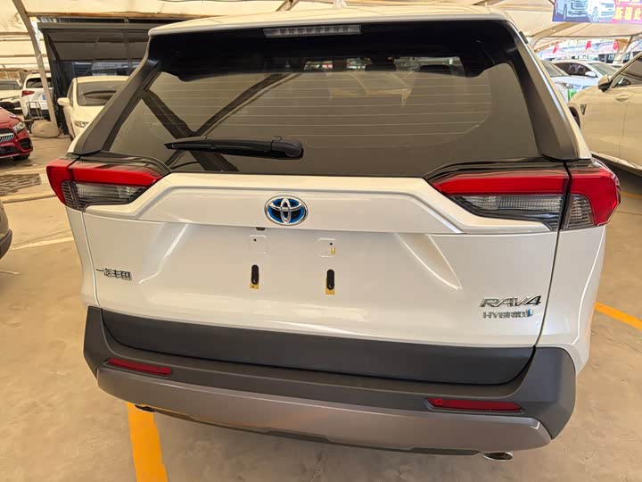 Фото 5 - Toyota RAV4