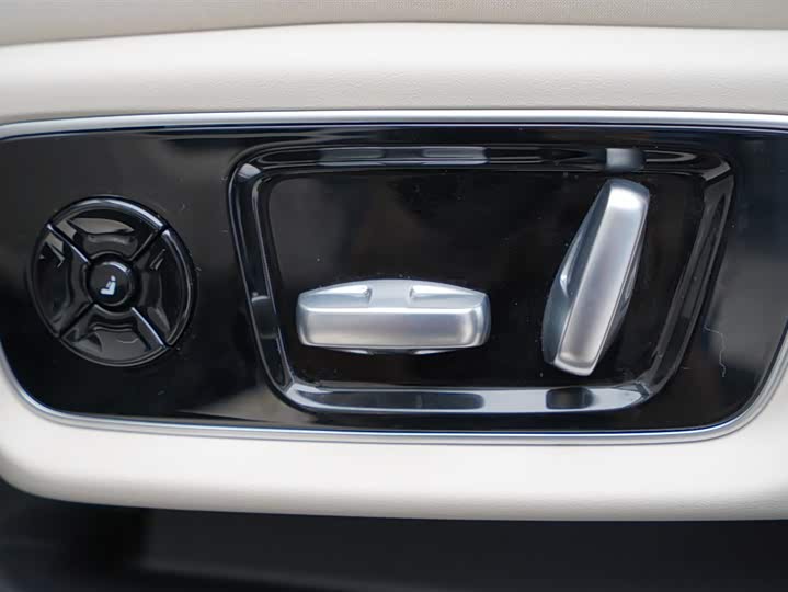 Фото 7 - LiXiang L7