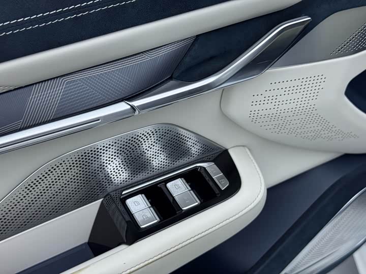 Фото 10 - Zeekr 001