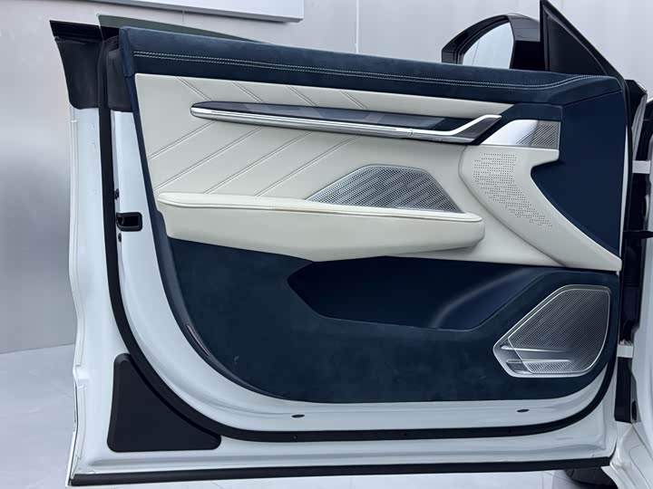 Фото 11 - Zeekr 001