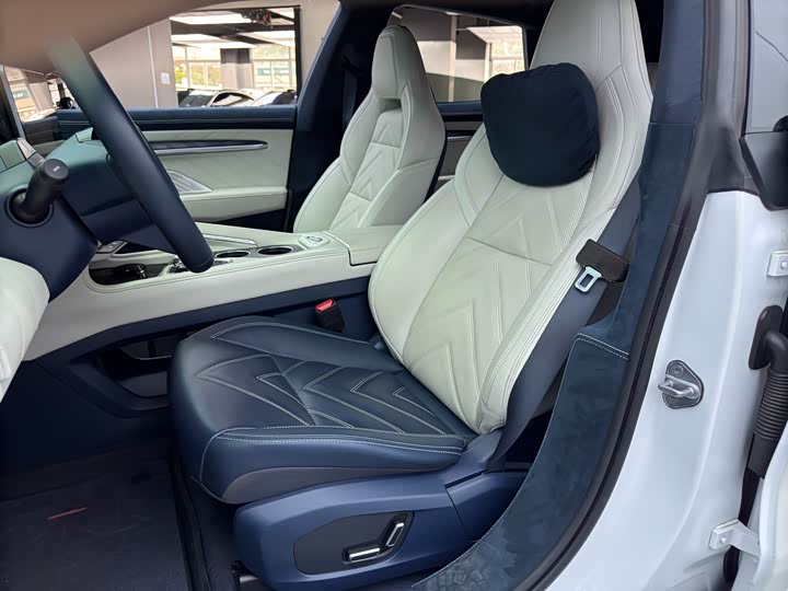 Фото 12 - Zeekr 001