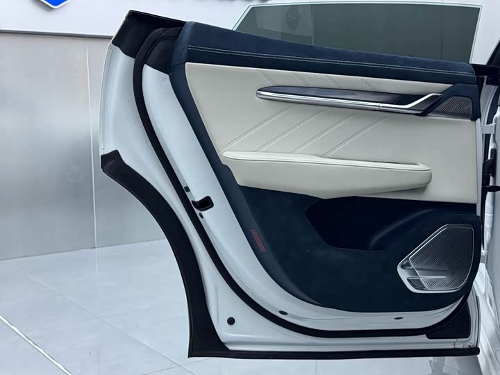 Фото 13 - Zeekr 001