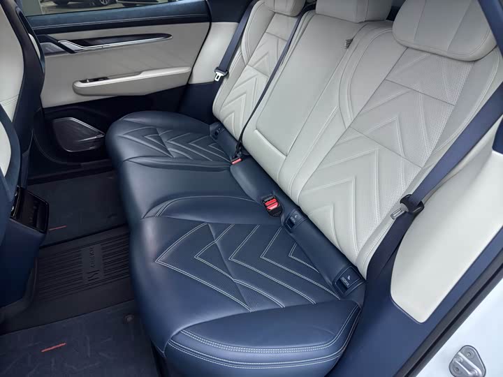 Фото 14 - Zeekr 001