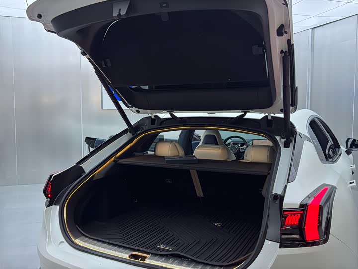 Фото 15 - Zeekr 001