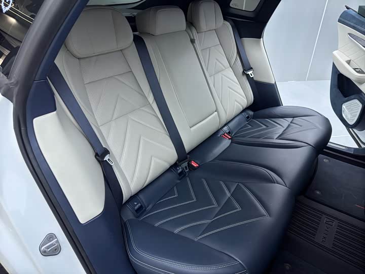 Фото 17 - Zeekr 001