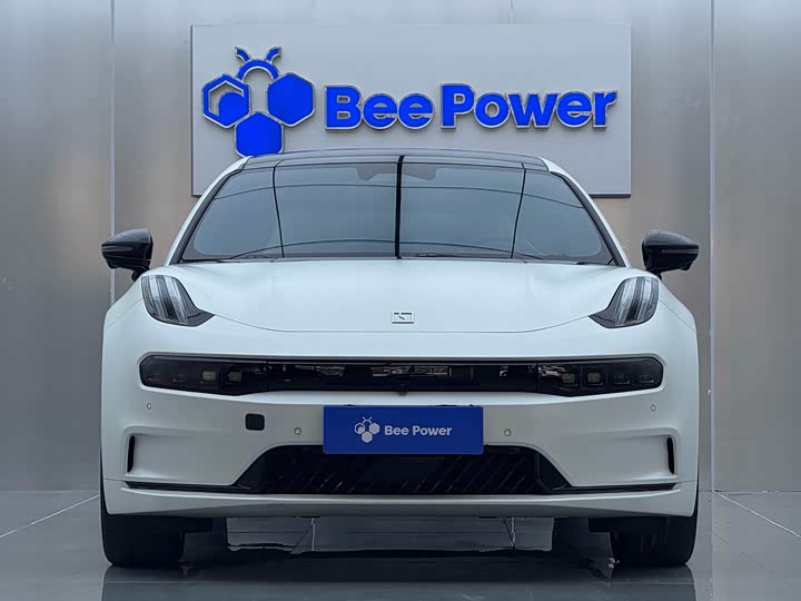 Фото 2 - Zeekr 001