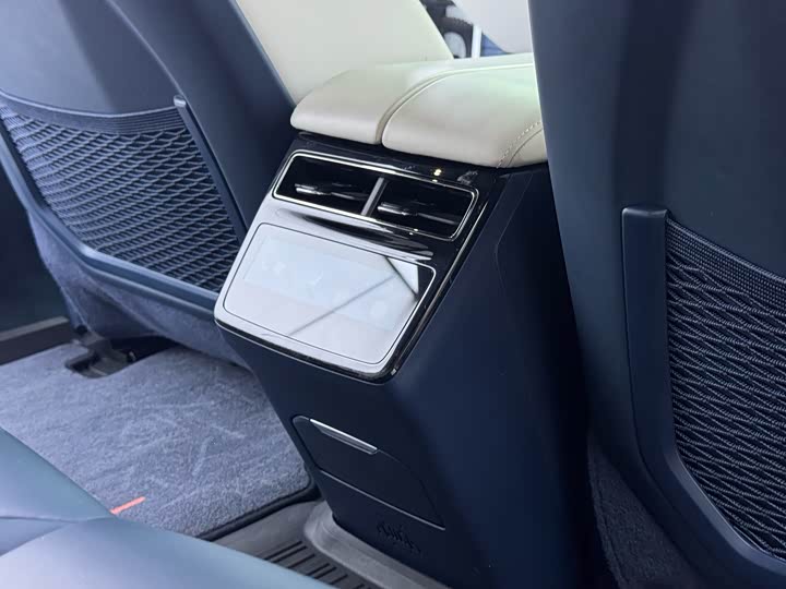 Фото 20 - Zeekr 001