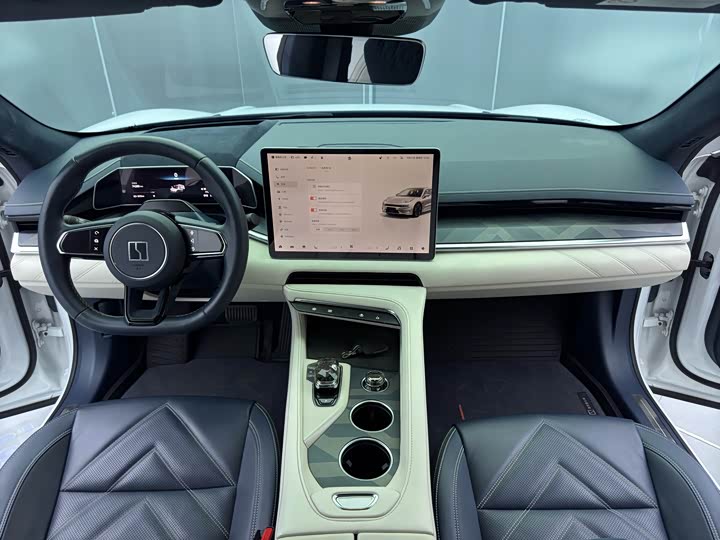 Фото 21 - Zeekr 001