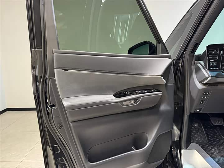 Фото 12 - Lexus LM