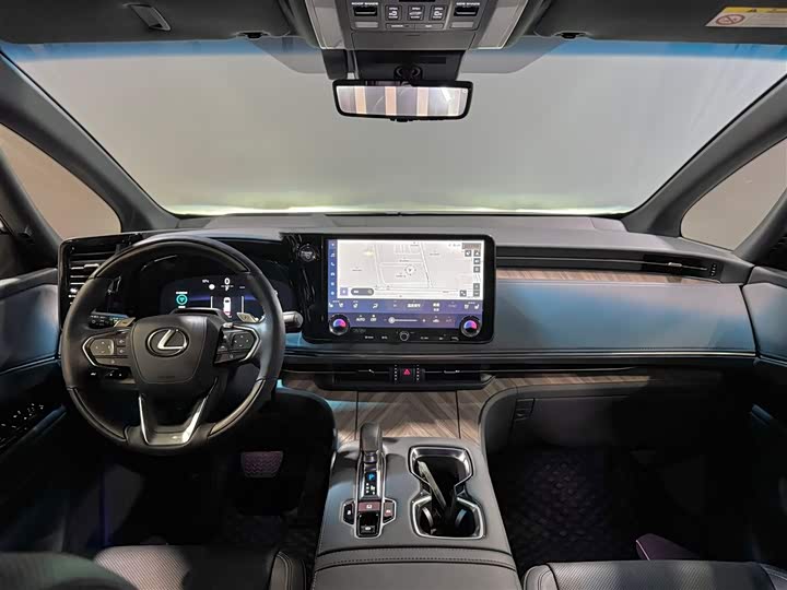 Фото 15 - Lexus LM