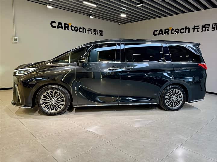 Фото 7 - Lexus LM