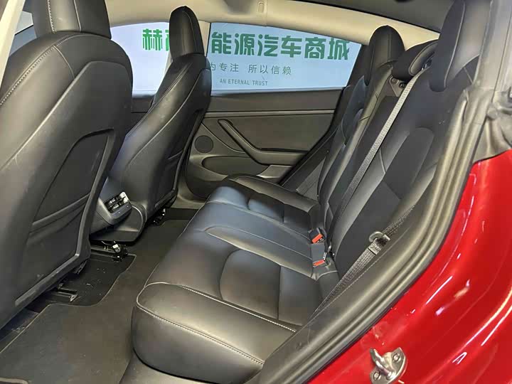 Фото 4 - Tesla Model 3